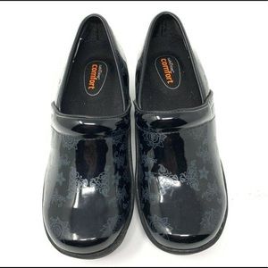 Safetstep clog size 7 black paisley print